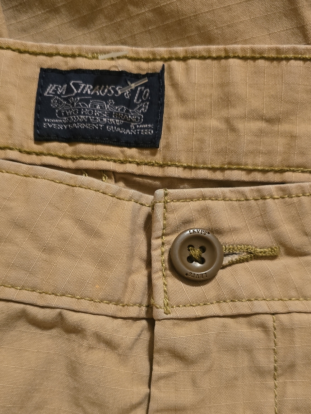 Levi's Shorts Men's Size 40 Tan Khaki Cargo Utility Fabric Short 100% Cotton